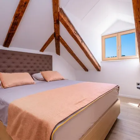 Apartament Casa Antika